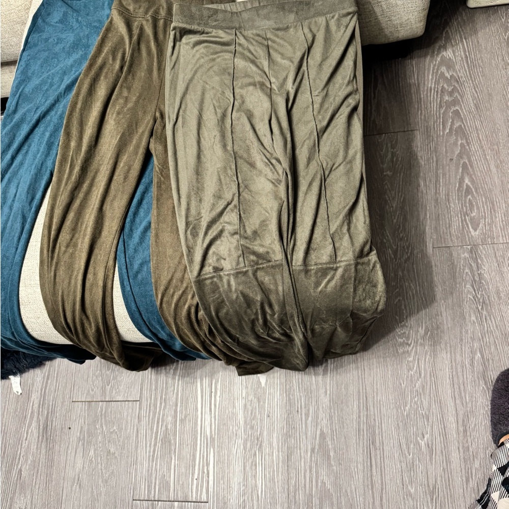 Bundle of nubuck leggings